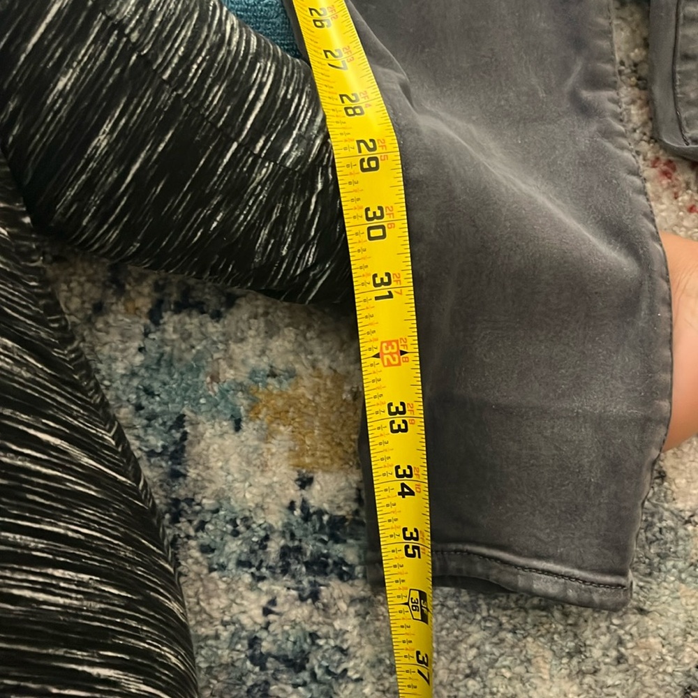 American eagle jeans 
Gently used
